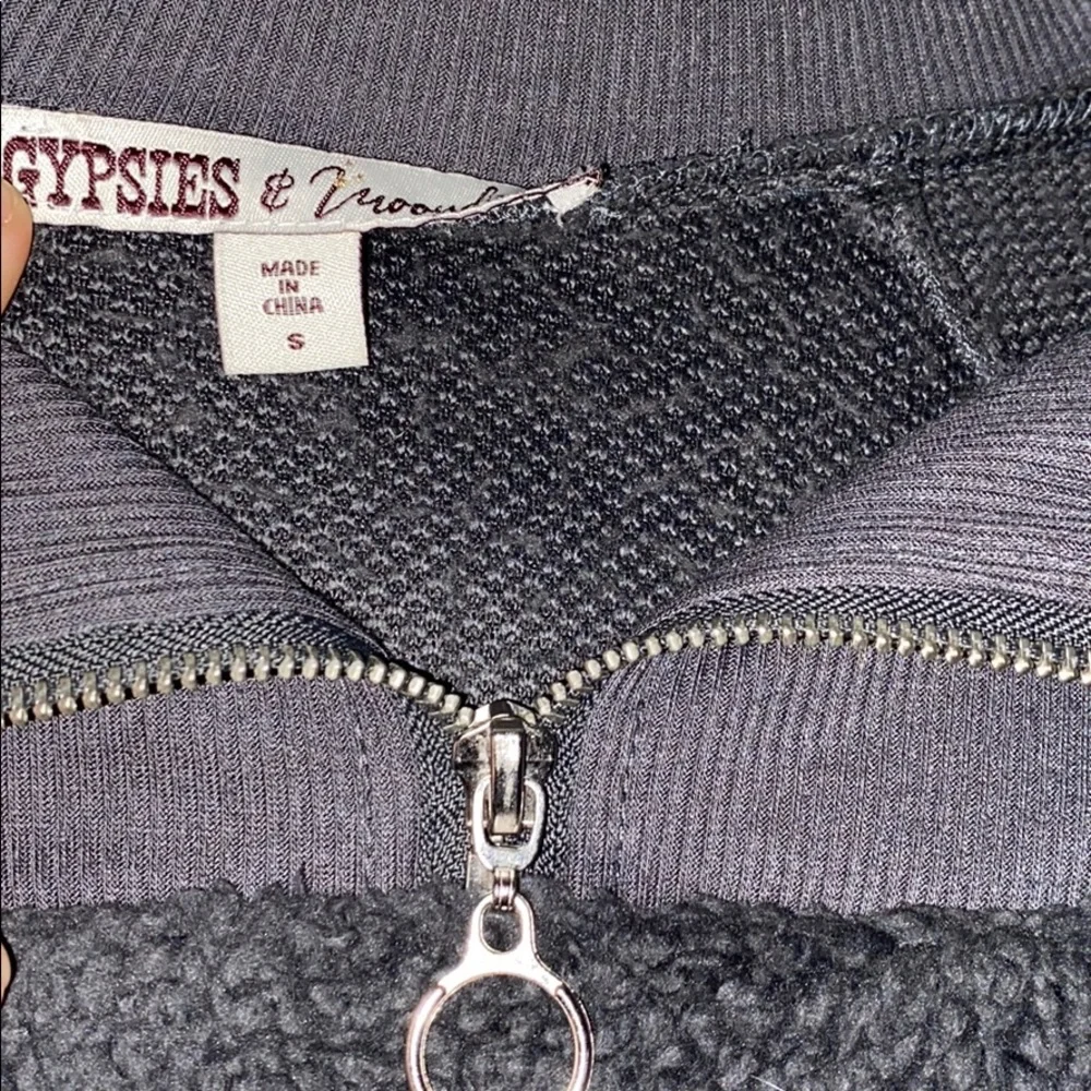 Gray sherpa pullover - Picture 3 of 3
